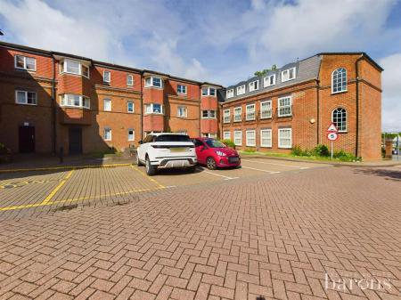 36 Westdeane Court, Basingstoke, Rg21, BOOK A VIEWING