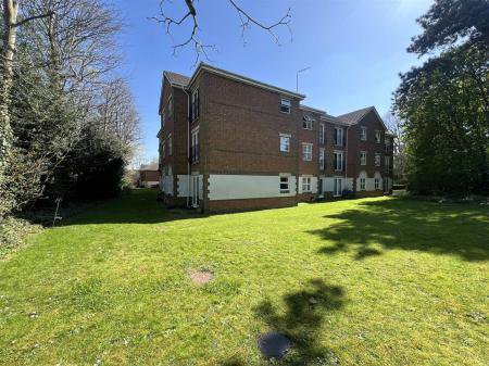 Flat 53, Regent Court, Norn Hill, Rg21, Basingstoke, BOOK A VIEWING