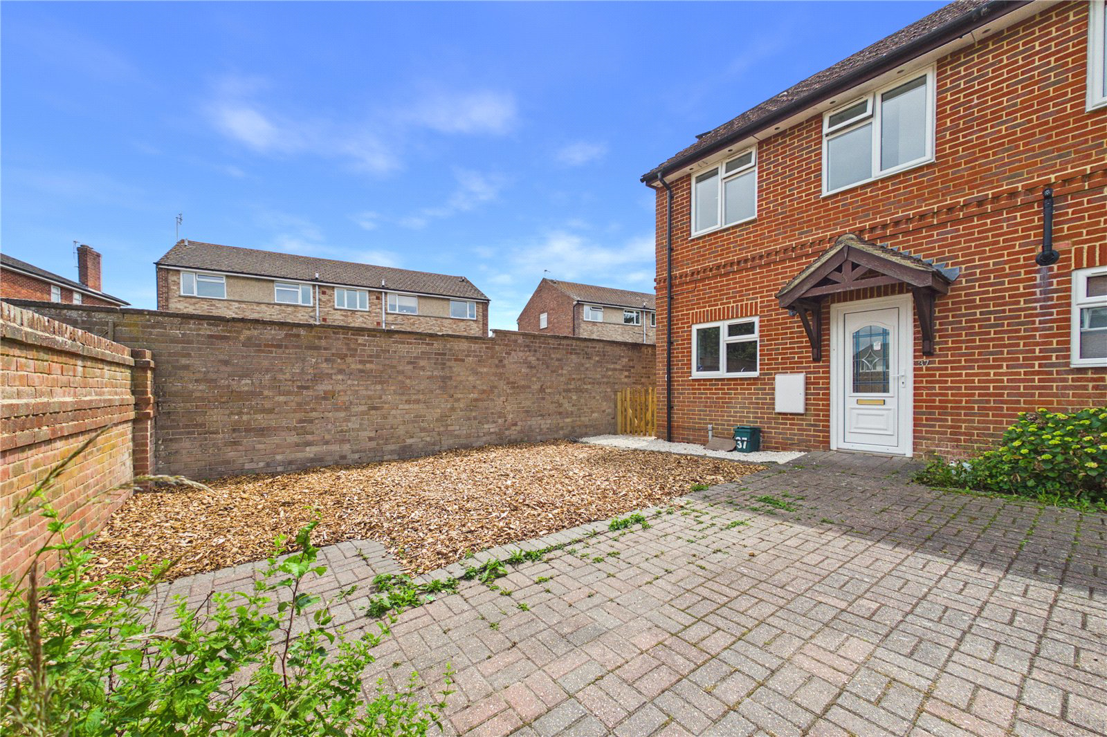 Stroud Green, Newbury, Berkshire, Rg14, BOOK A VIEWING