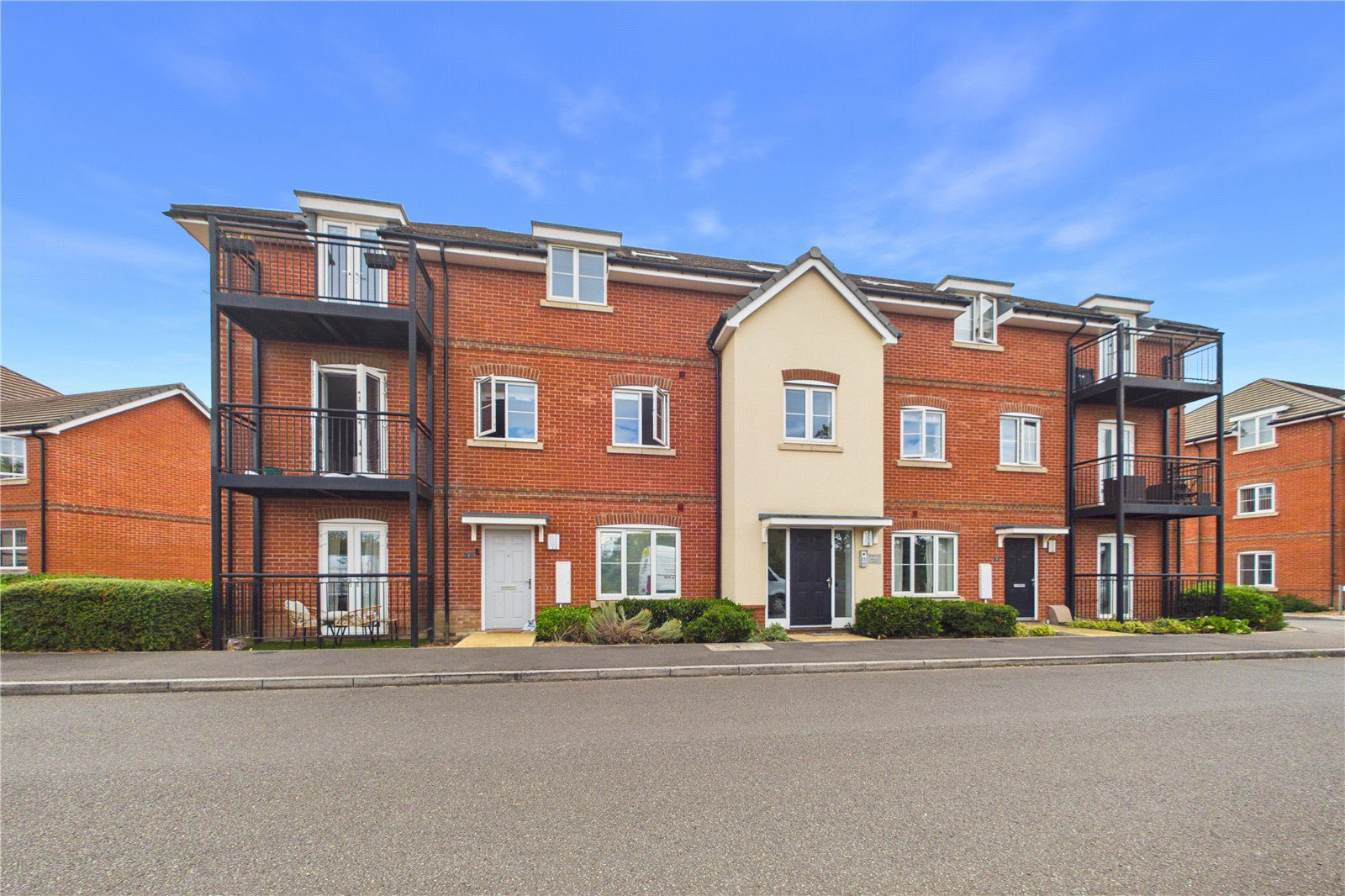 Hayes Drive, Three Mile Cross, Reading, Rg7, Berkshire, BOOK A VIEWING