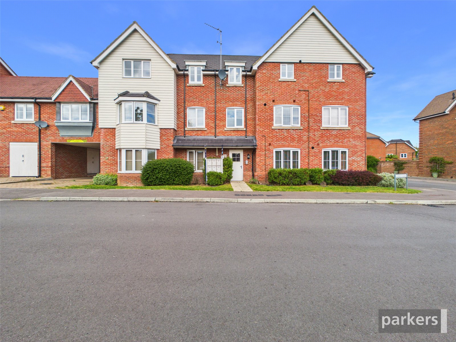 Jasmine Square, Woodley, Reading, Rg5, Berkshire, BOOK A VIEWING