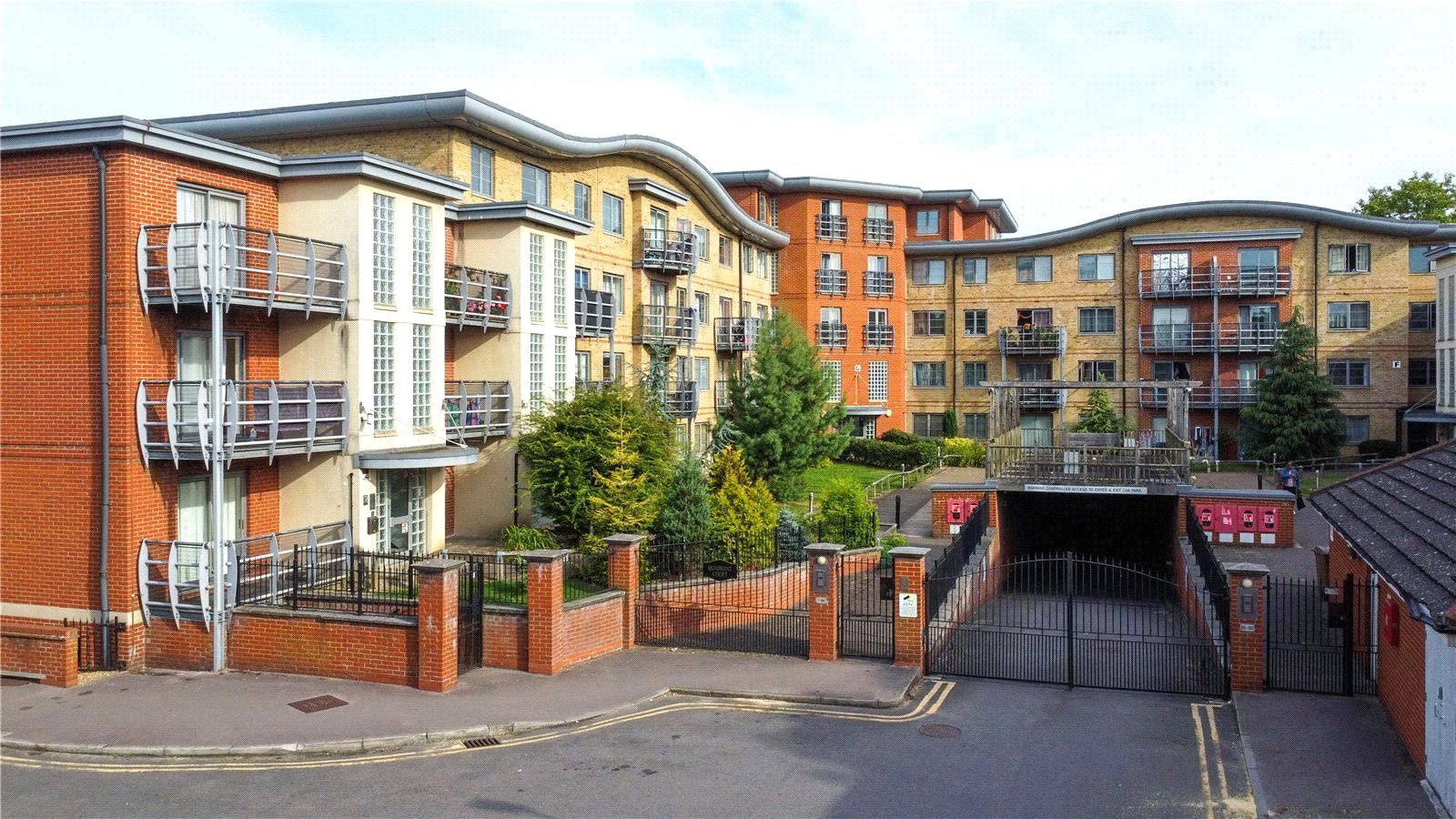 Jubilee Square, Reading, Berkshire, Rg1, BOOK A VIEWING
