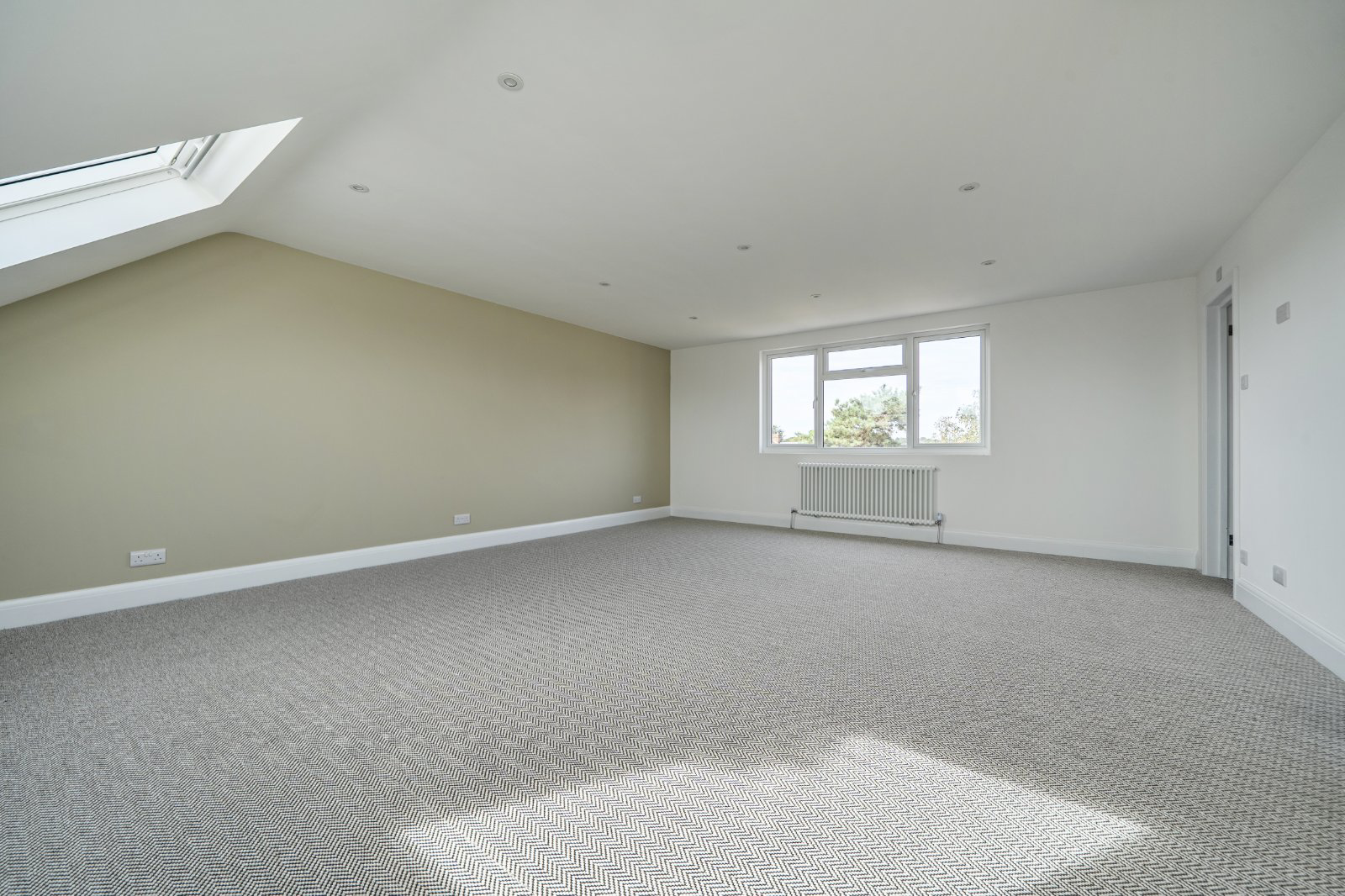 Powys Lane, Palmers Green, London, N13, photo 19