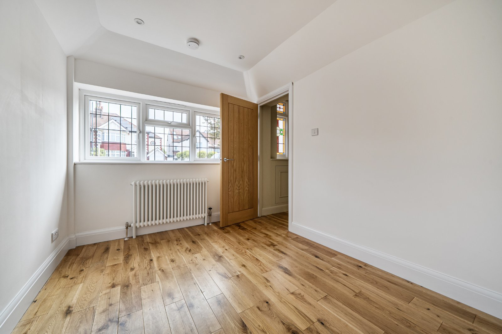 Powys Lane, Palmers Green, London, N13, photo 14
