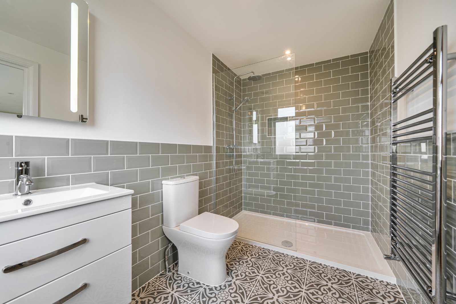 Powys Lane, Palmers Green, London, N13, photo 8