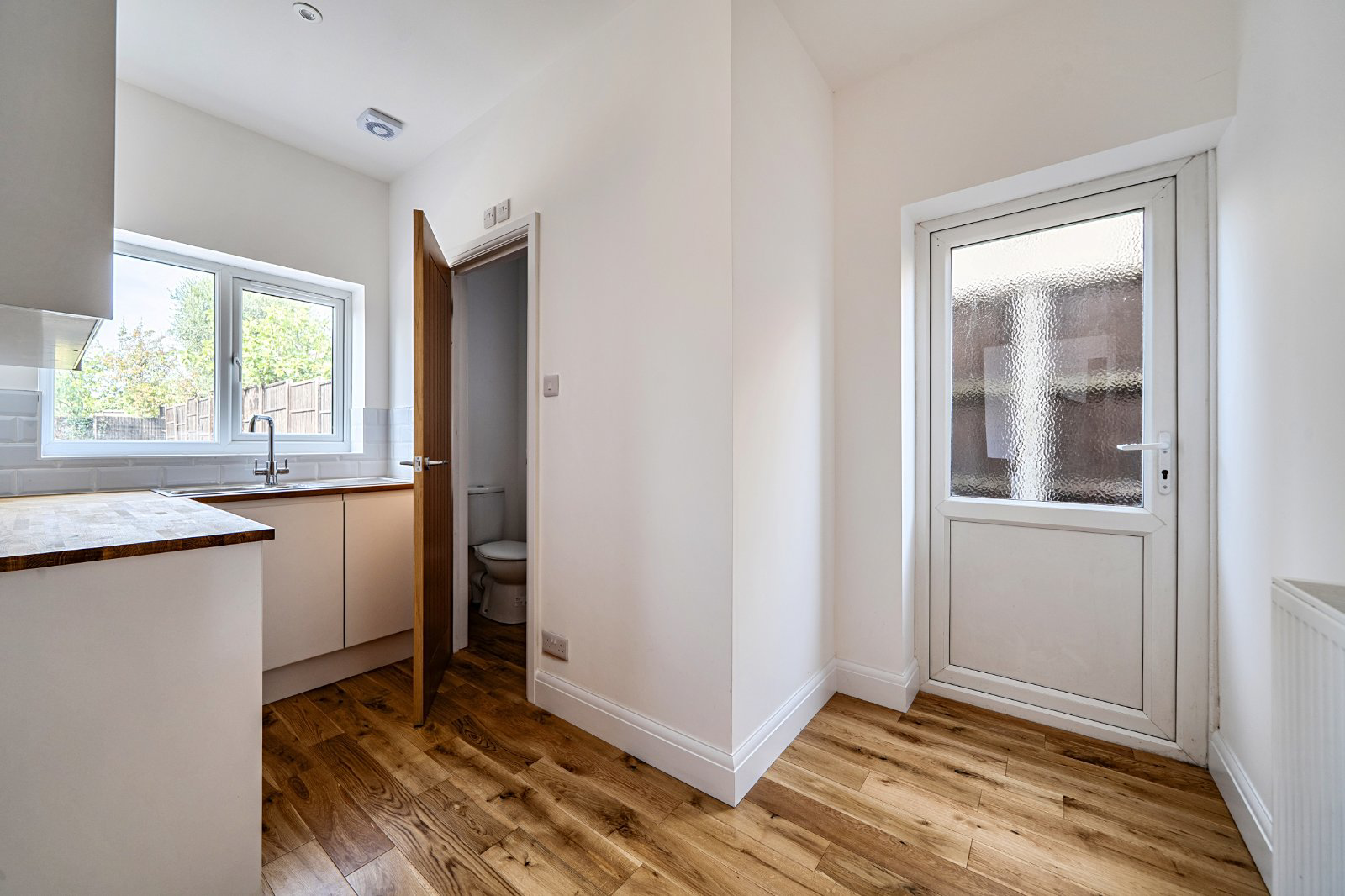 Powys Lane, Palmers Green, London, N13, photo 16