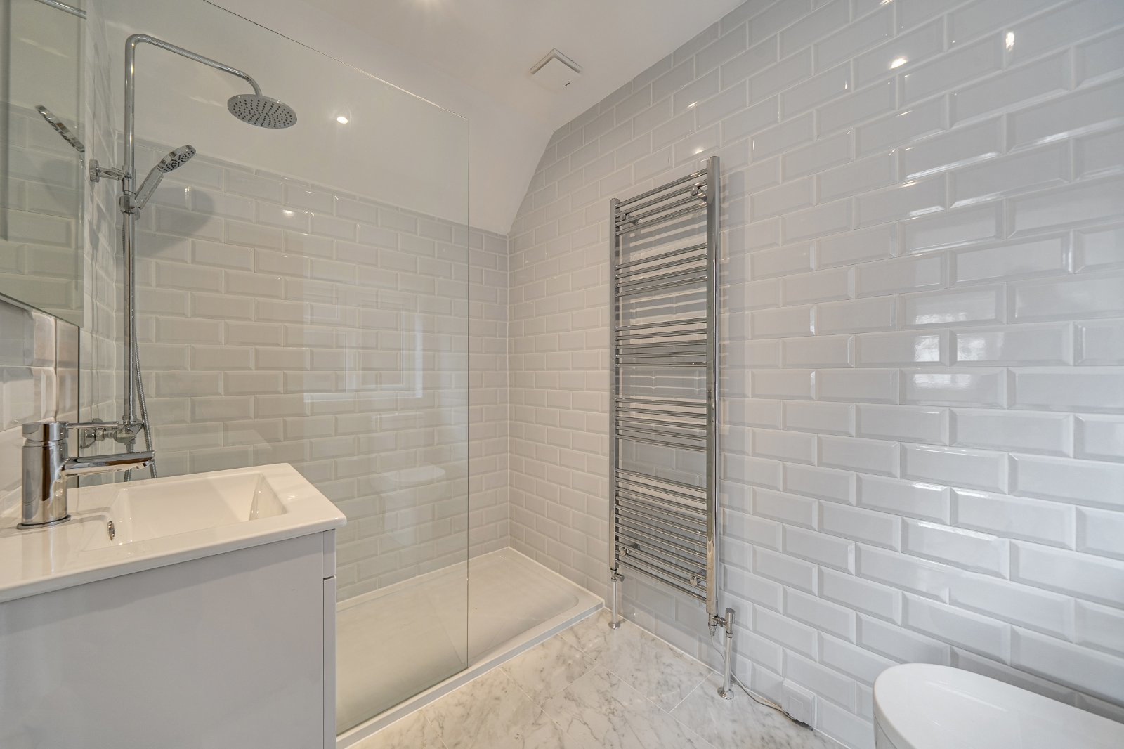 Powys Lane, Palmers Green, London, N13, photo 13