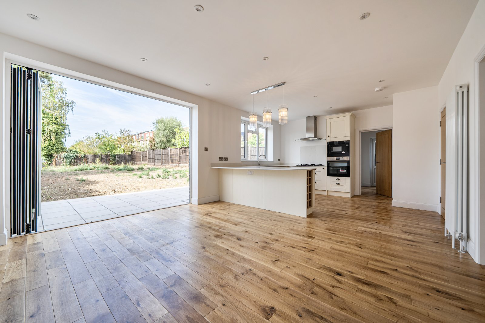 Powys Lane, Palmers Green, London, N13, photo 4