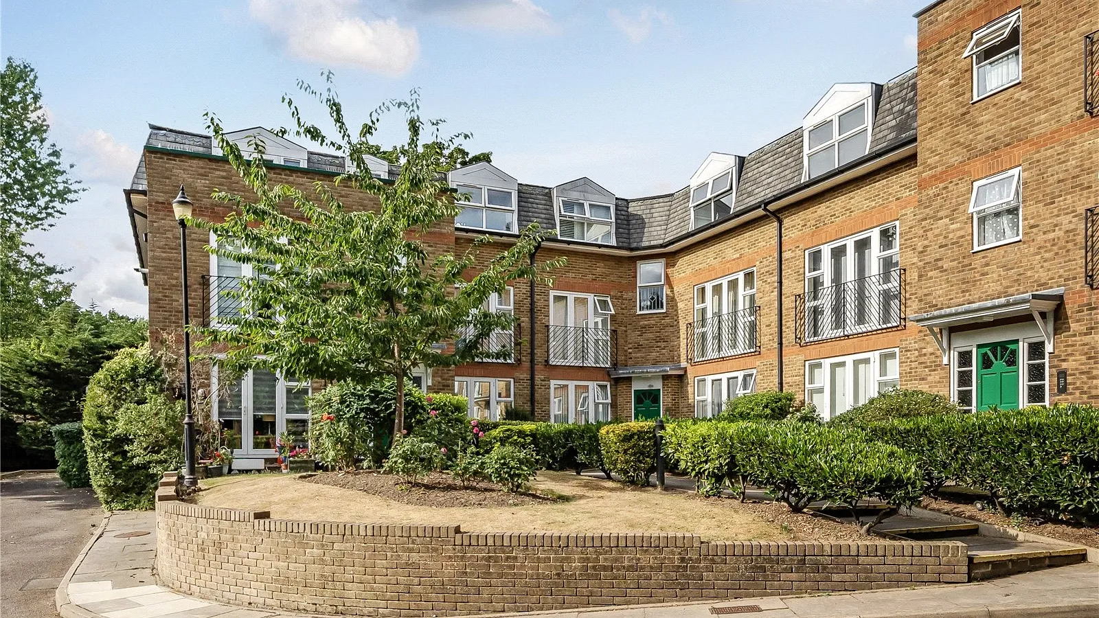 Foxwood Green Close, Enfield, EN1