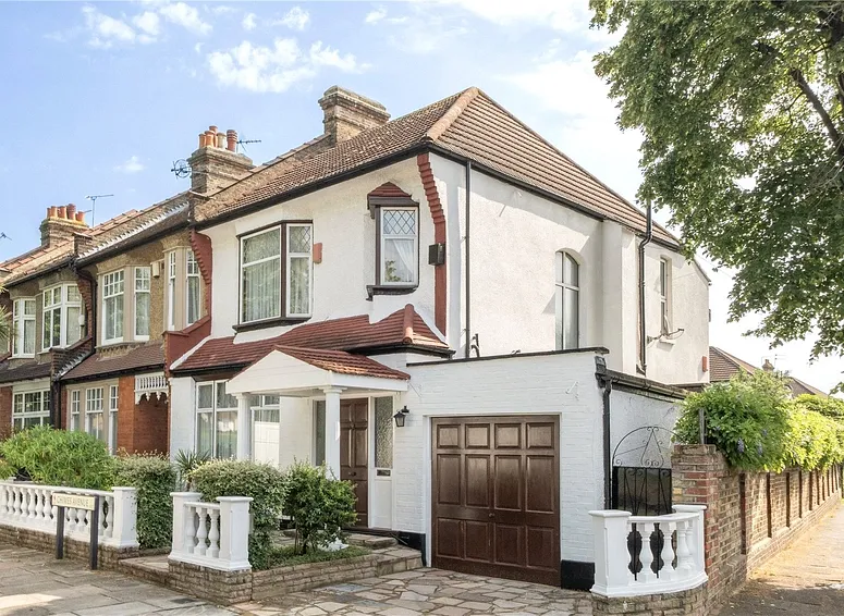 Chimes Avenue, Palmers Green, London, N13