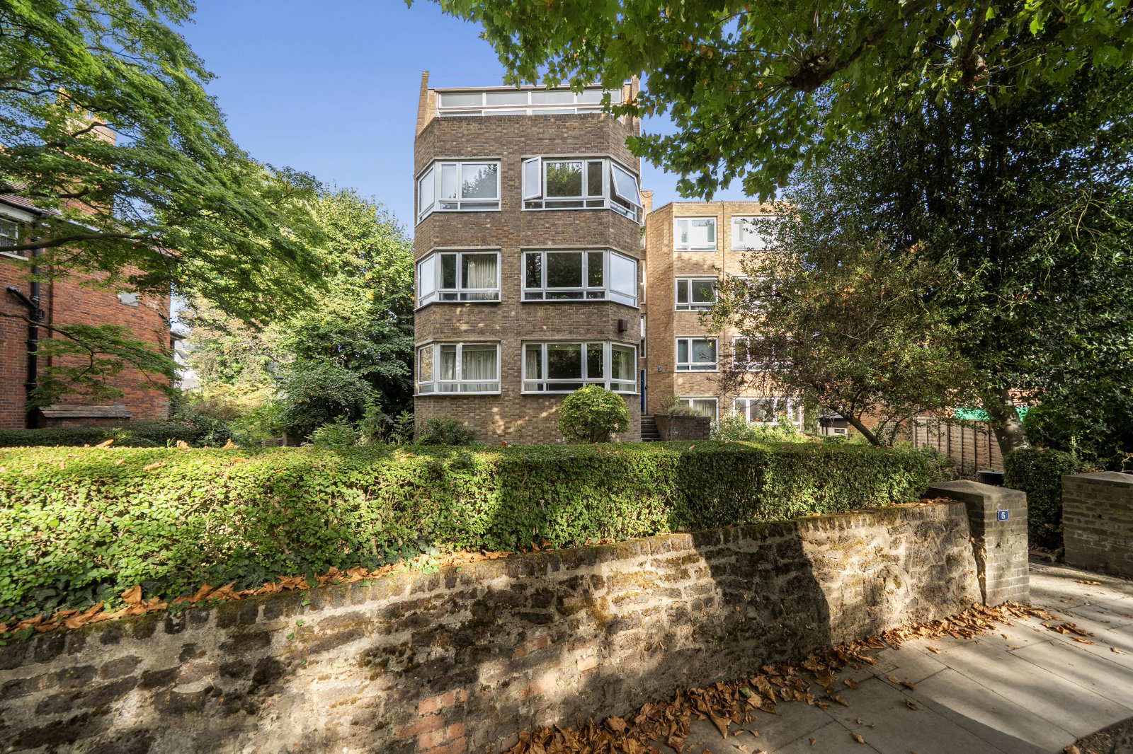 Haslemere Road, London, N8