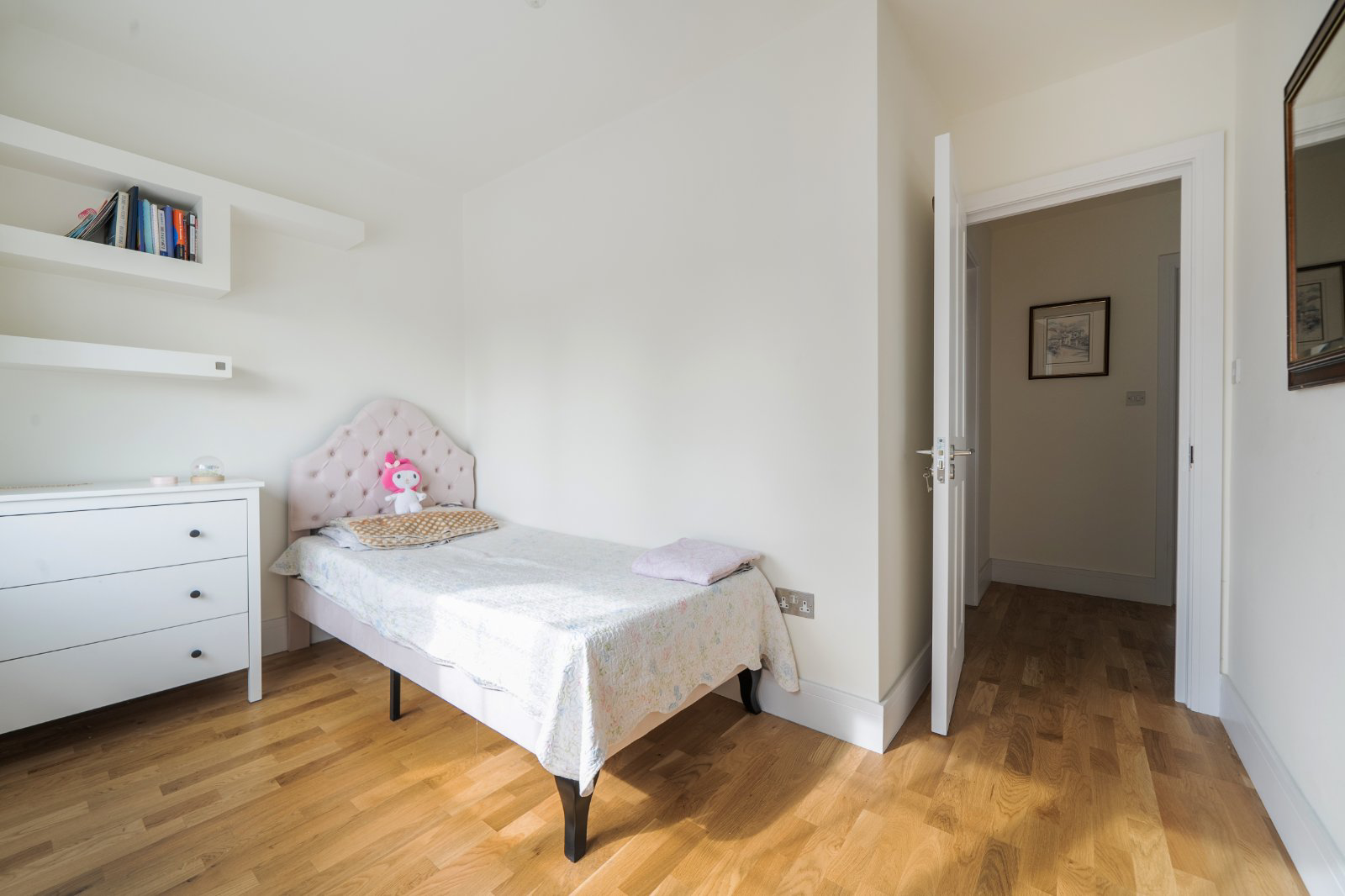 Broadfield Square, Enfield, EN1, photo 23