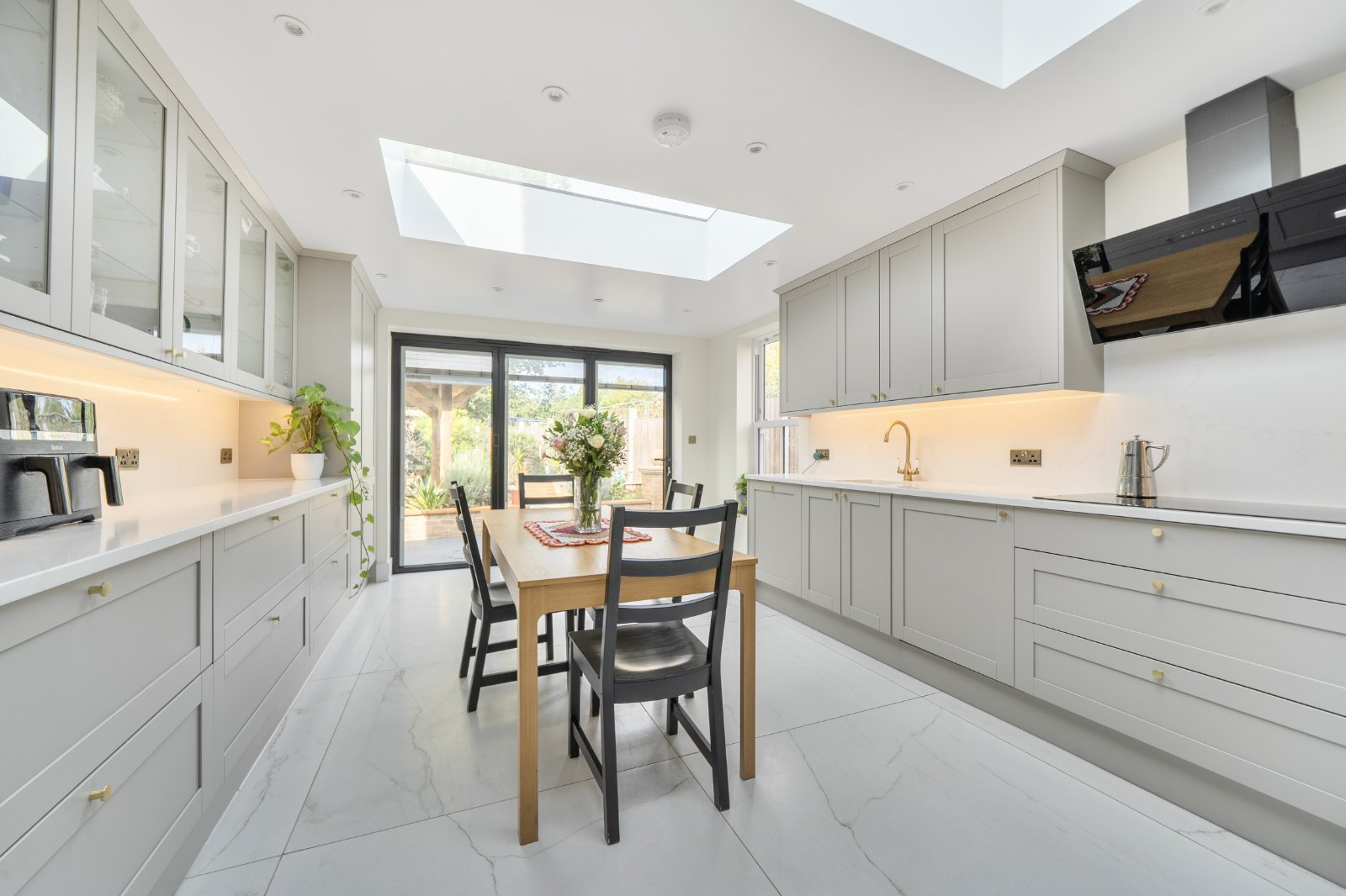 Broadfield Square, Enfield, EN1, photo 2