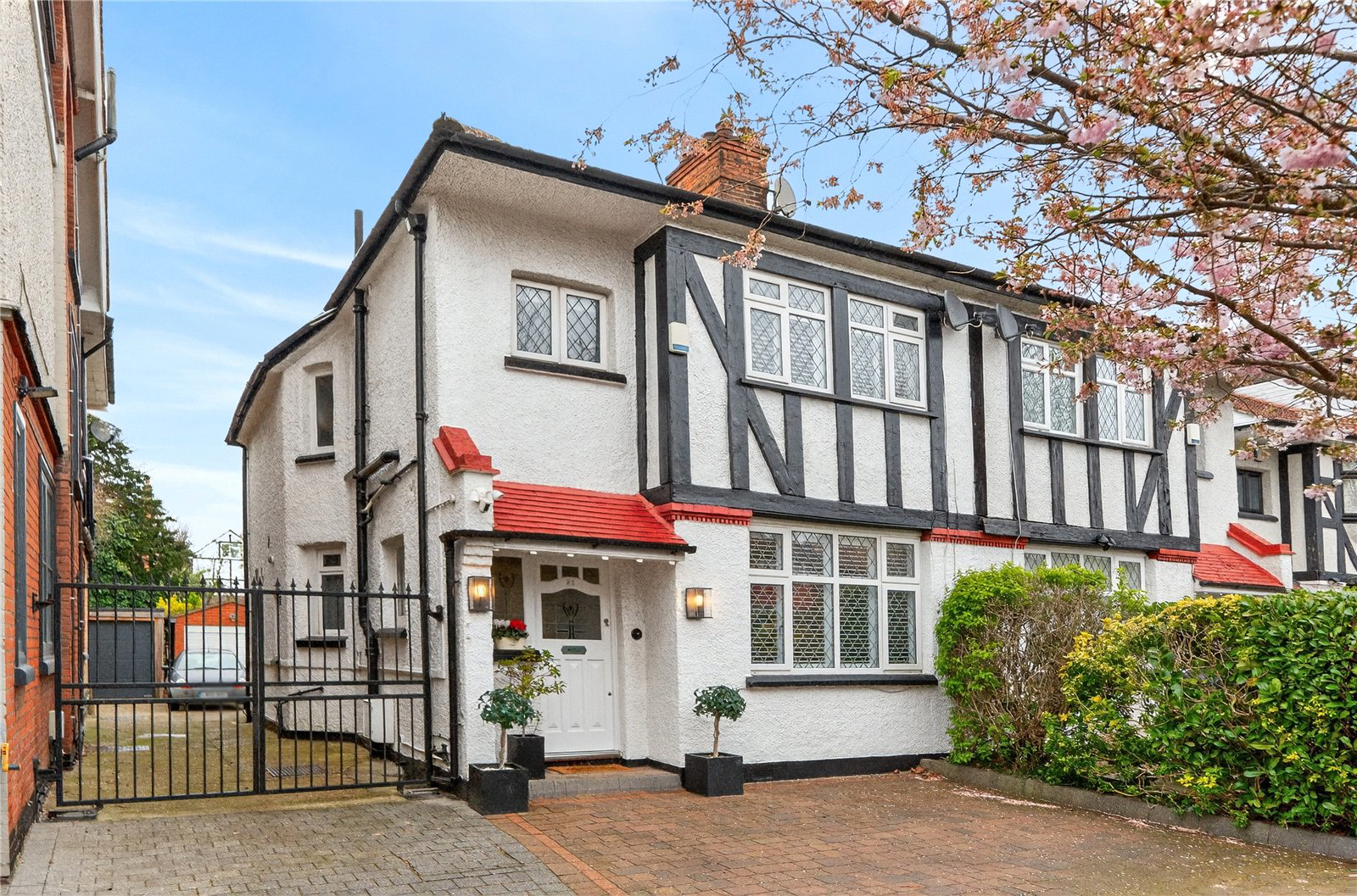 Park Avenue, Enfield, EN1
