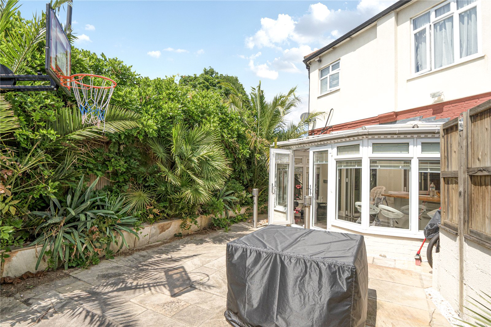 Lodge Drive, Palmers Green, London, N13, photo 21