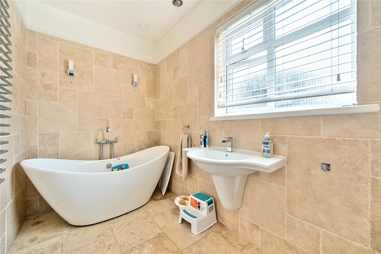 Lodge Drive, Palmers Green, London, N13, photo 11