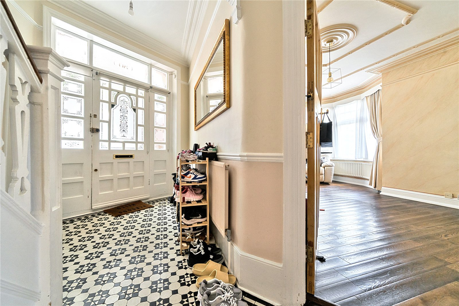Lodge Drive, Palmers Green, London, N13, photo 4