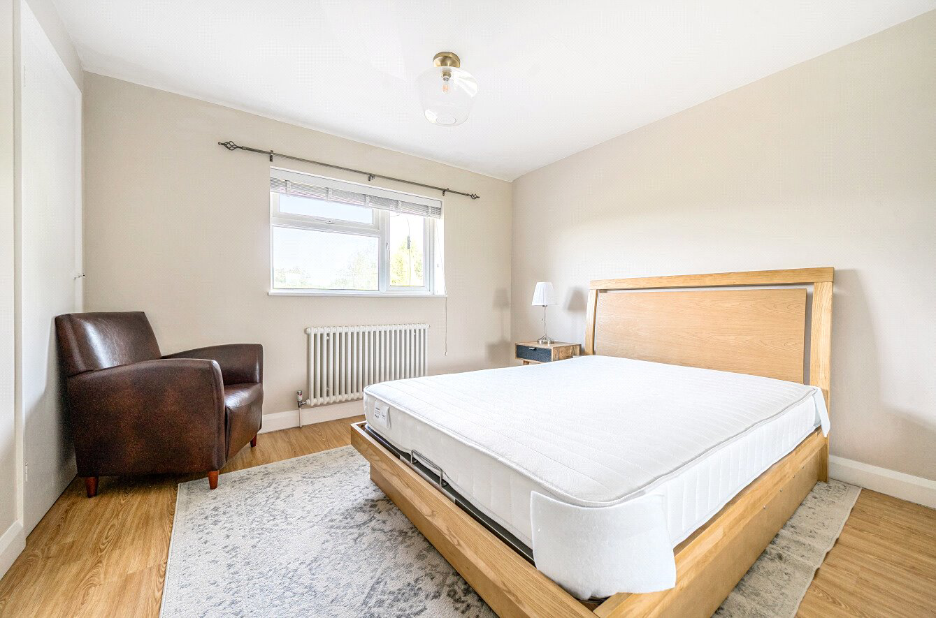 Government Row, Enfield, EN3, photo 10