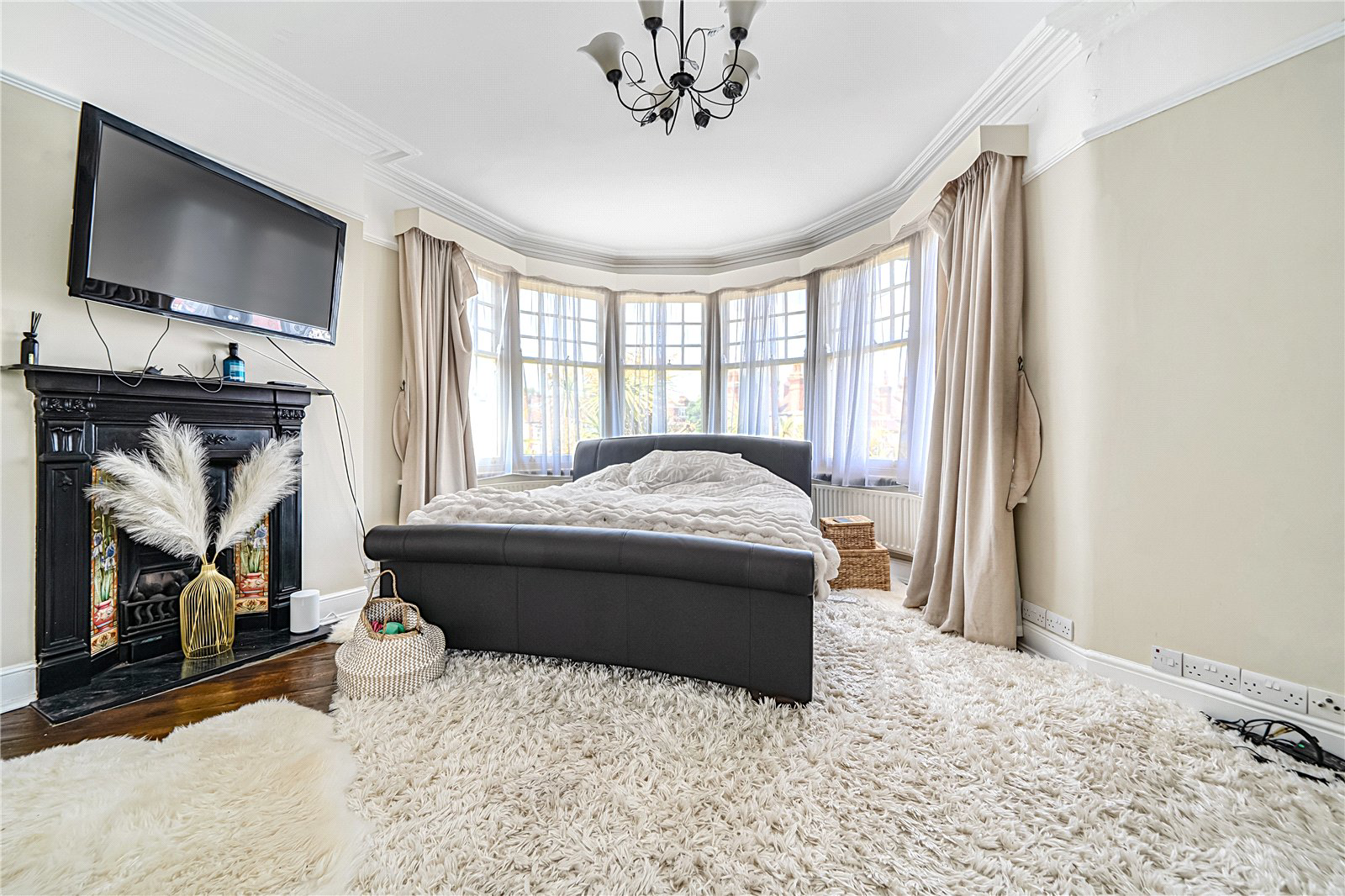 Lodge Drive, Palmers Green, London, N13, photo 9