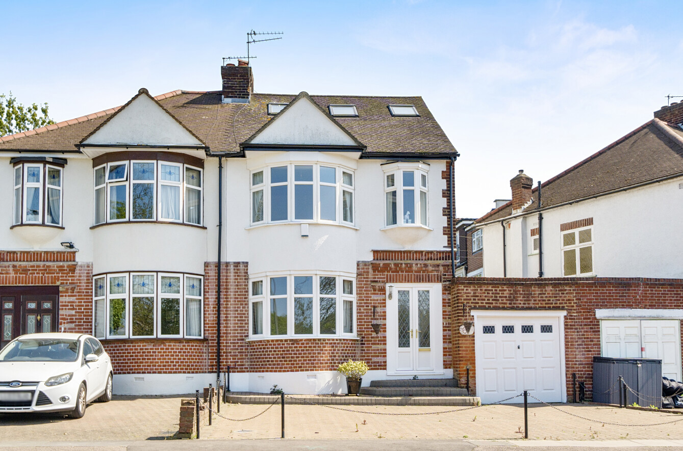East Walk, East Barnet, Barnet, EN4