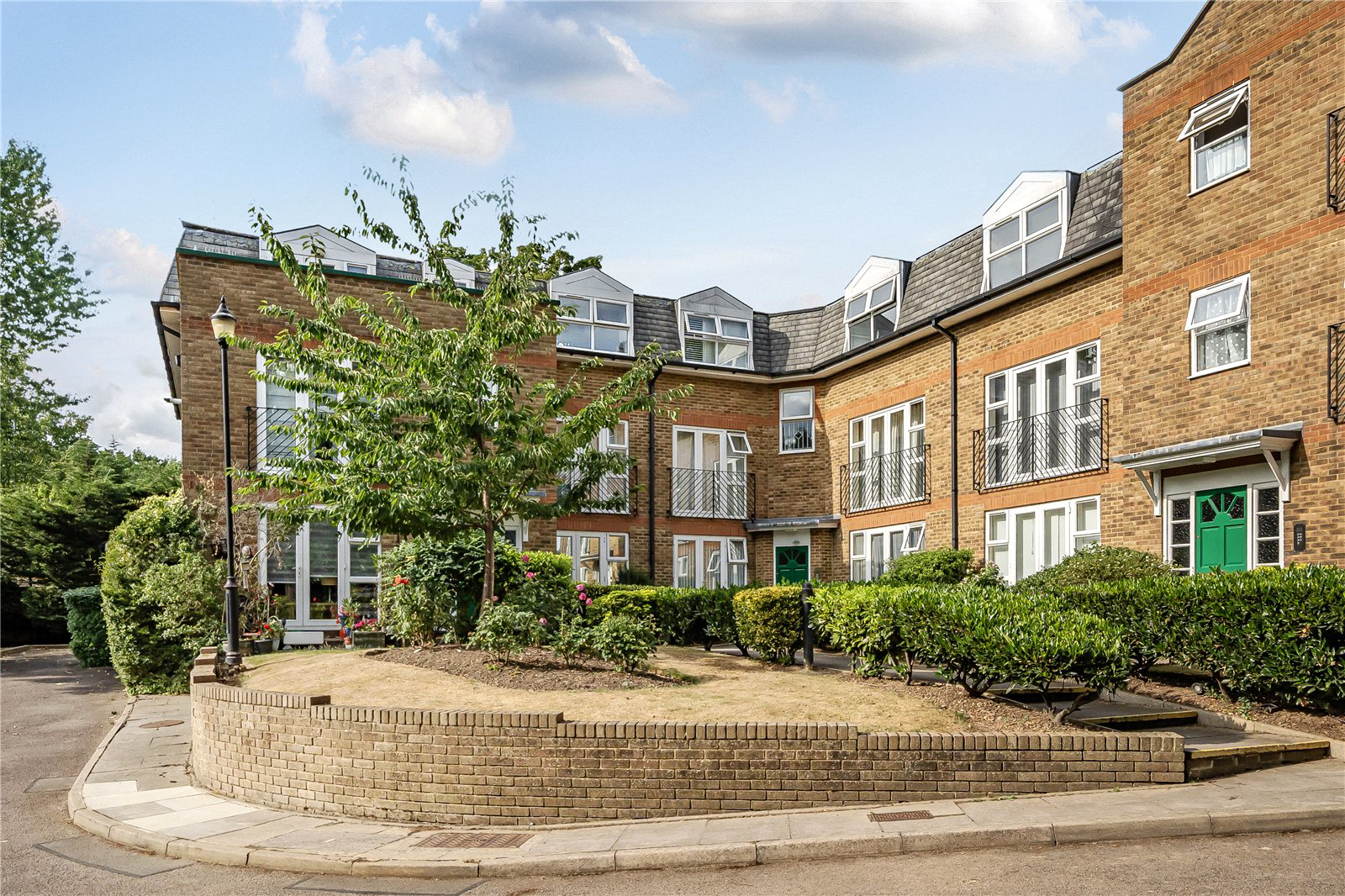 Foxwood Green Close, Enfield, EN1