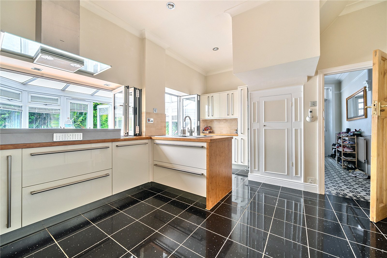 Lodge Drive, Palmers Green, London, N13, photo 15