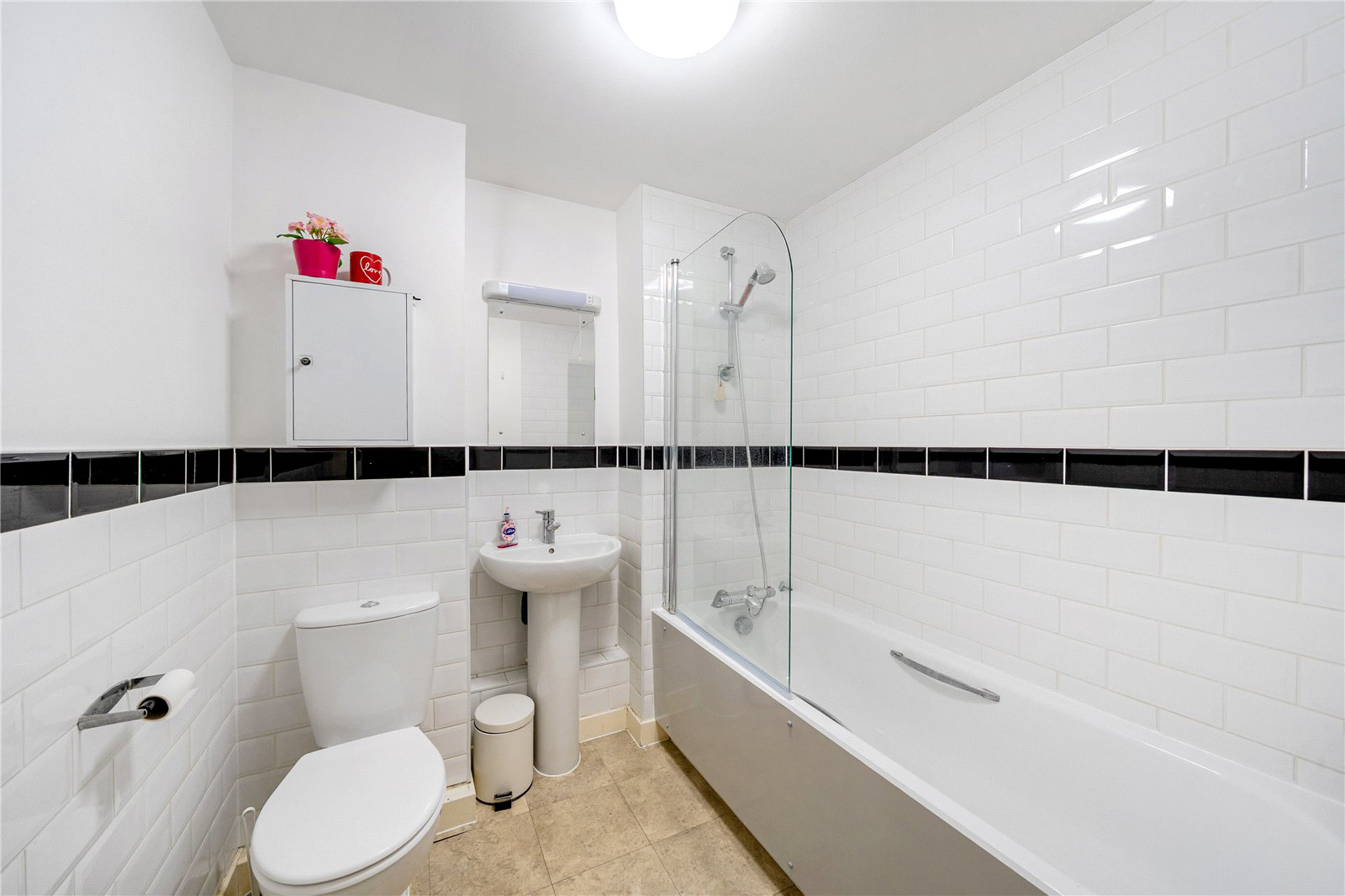 Seven Sisters Road, Finsbury Park, London, N4, photo 10