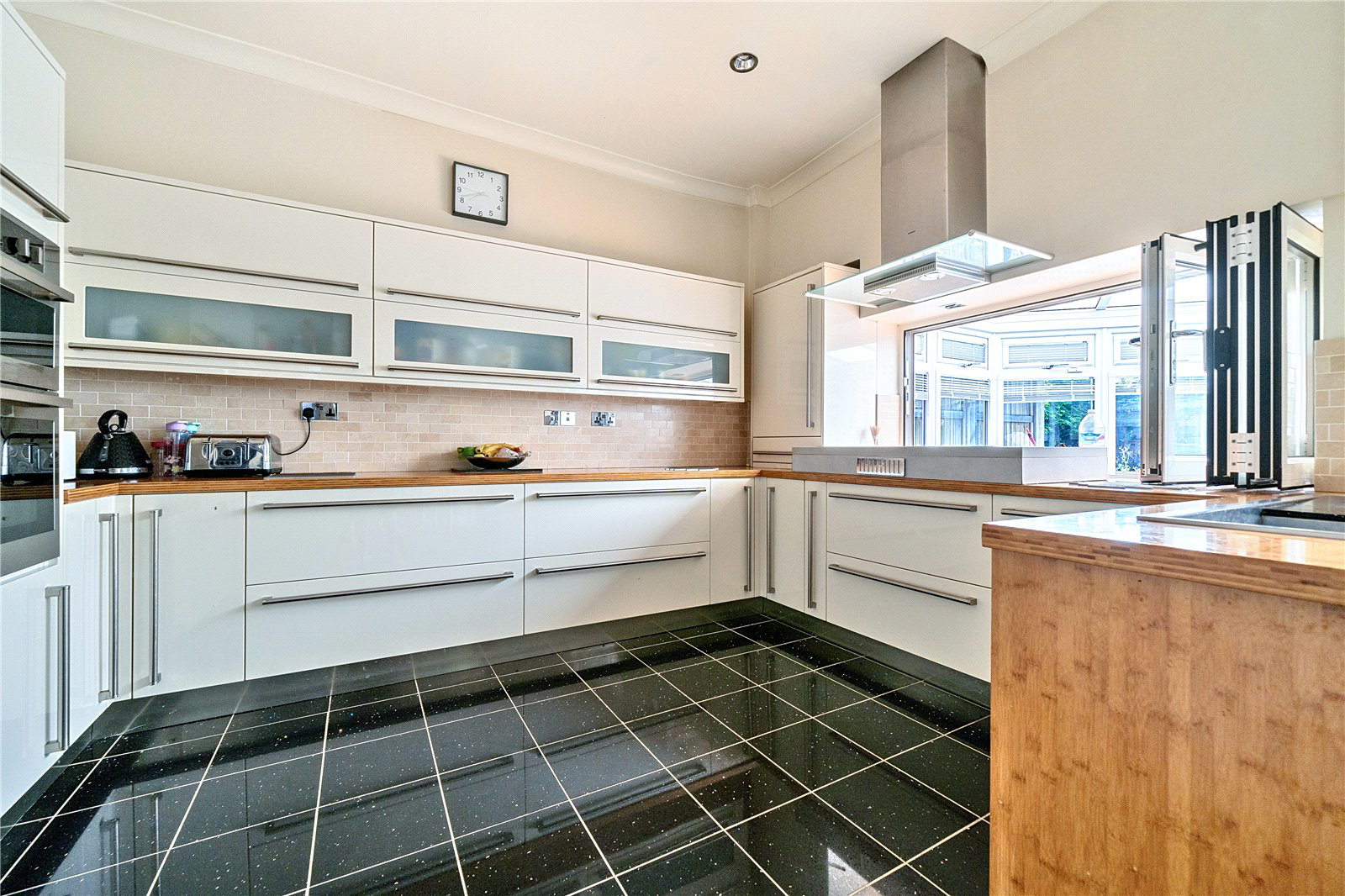Lodge Drive, Palmers Green, London, N13, photo 16