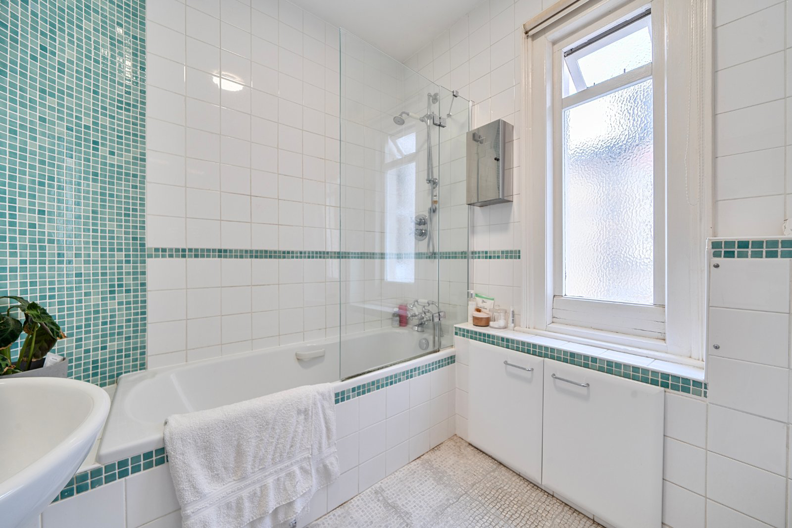 Hoppers Road, Winchmore Hill, London, N21, photo 10