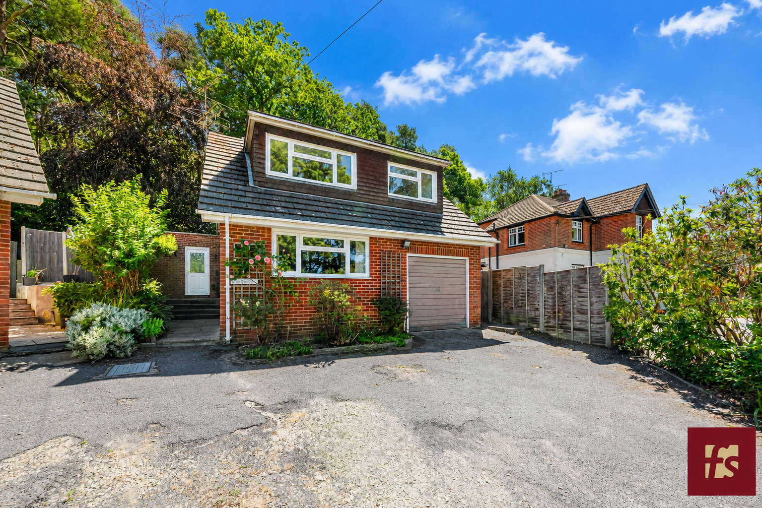 Mulberry Close, Crowthorne, Berkshire, RG45 7LG
