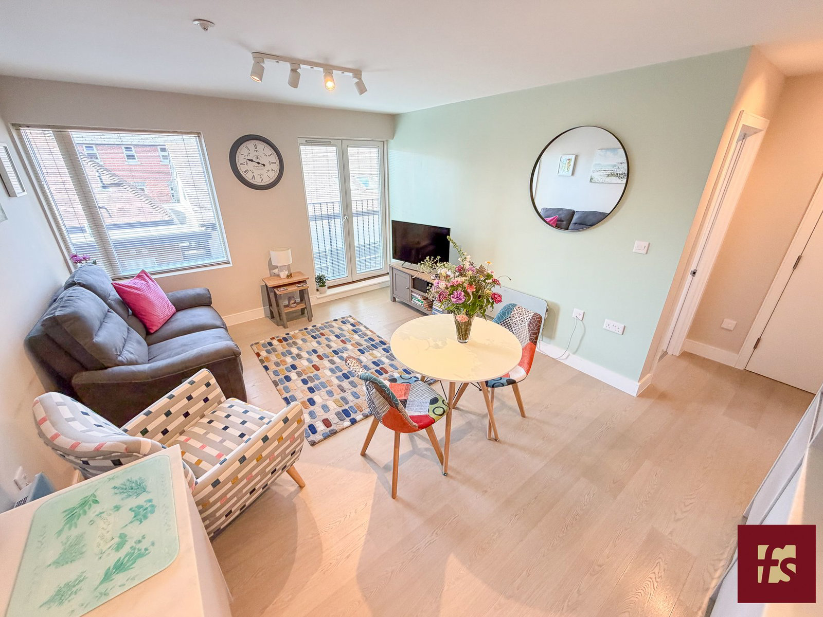 Manhattan Lofts, High Street, Crowthorne, RG45 7AY, photo 3