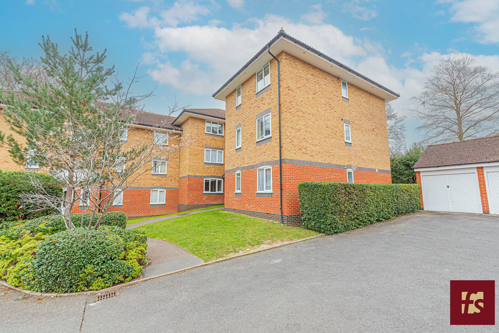 Masefield Gardens, Crowthorne, Berkshire RG45 7QS, photo 3