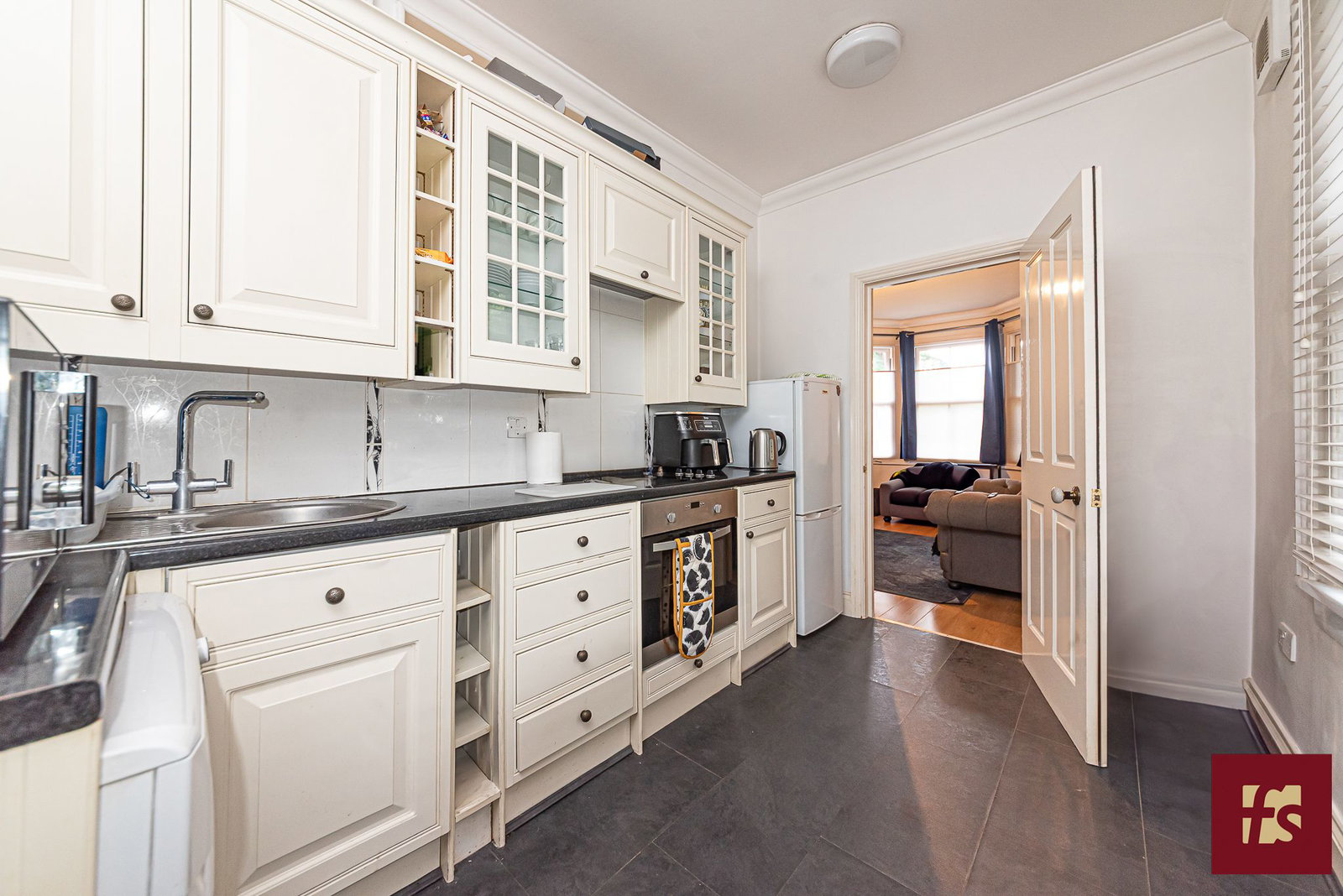 The Pines, Upper Broadmoor Road, Crowthorne, Berkshire, photo 3
