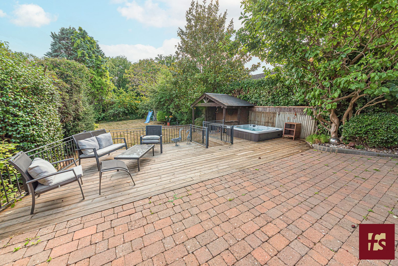 Pinehill Road, Crowthorne, Berkshire, RG45 7JR, photo 18
