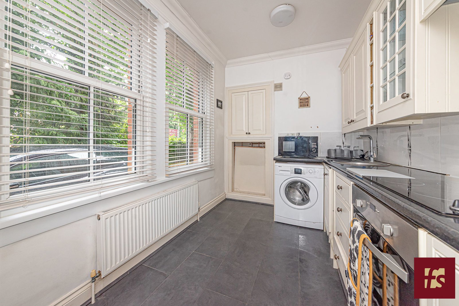 The Pines, Upper Broadmoor Road, Crowthorne, Berkshire, photo 4