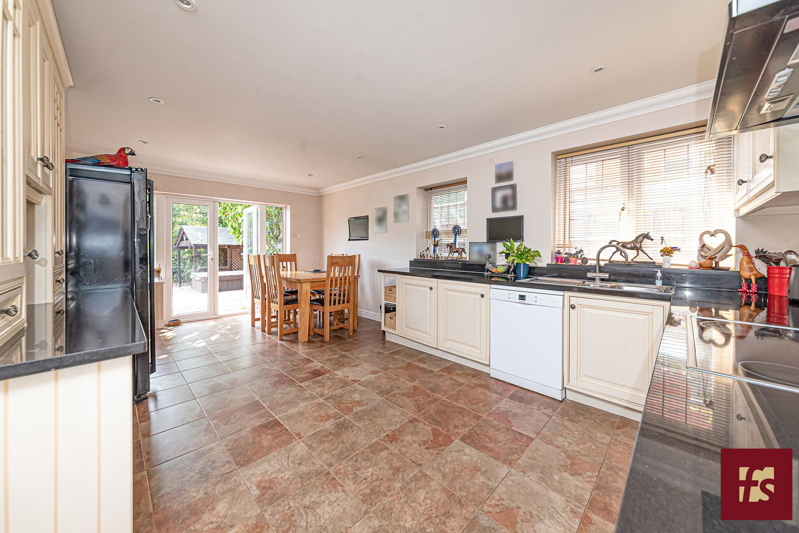 Pinehill Road, Crowthorne, Berkshire, RG45 7JR, photo 3