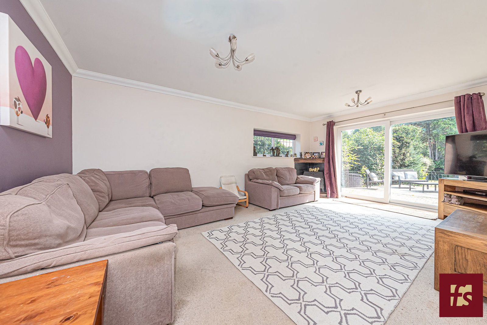 Pinehill Road, Crowthorne, Berkshire, RG45 7JR, photo 2