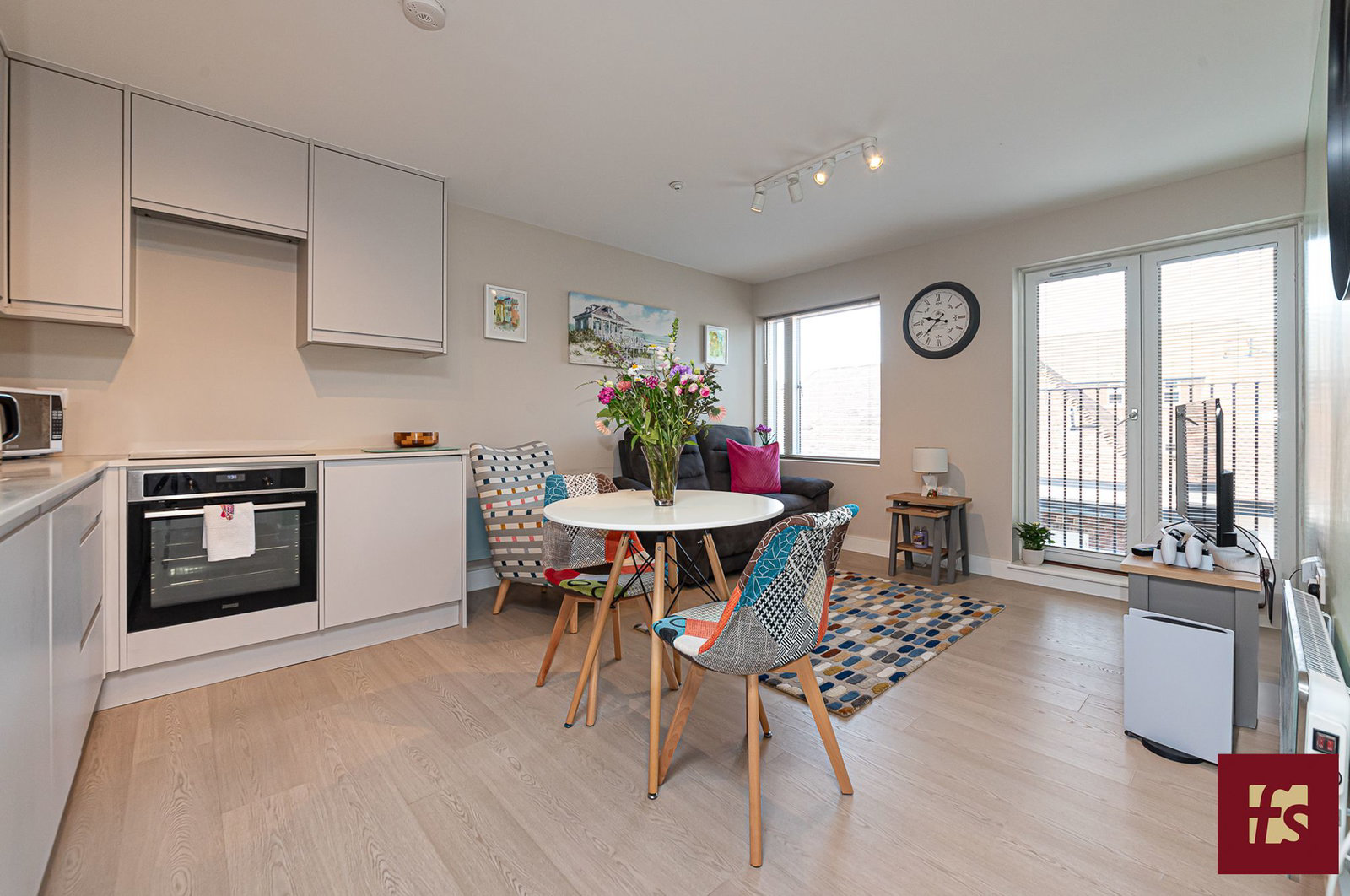 Manhattan Lofts, High Street, Crowthorne, RG45 7AY, photo 2