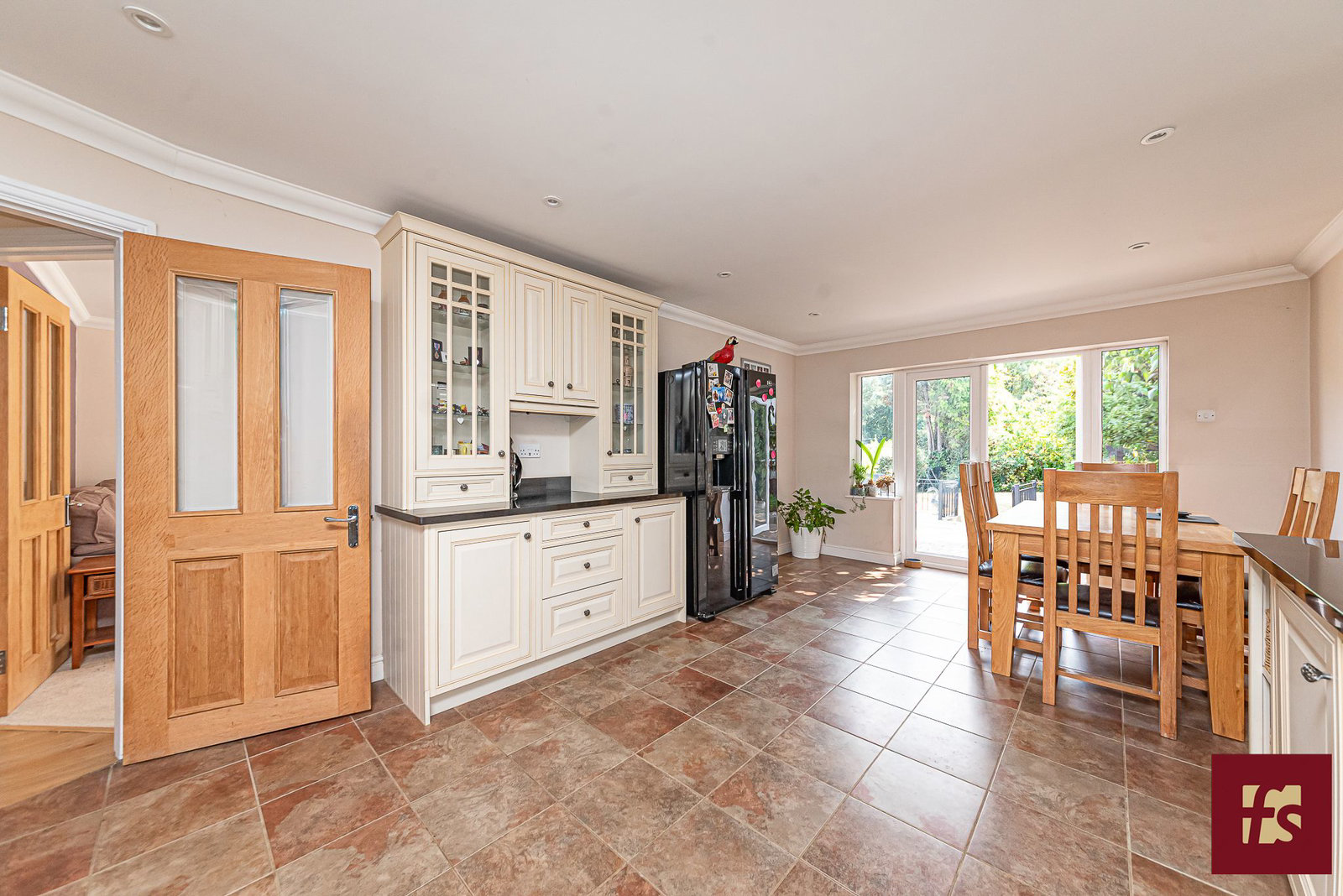 Pinehill Road, Crowthorne, Berkshire, RG45 7JR, photo 4