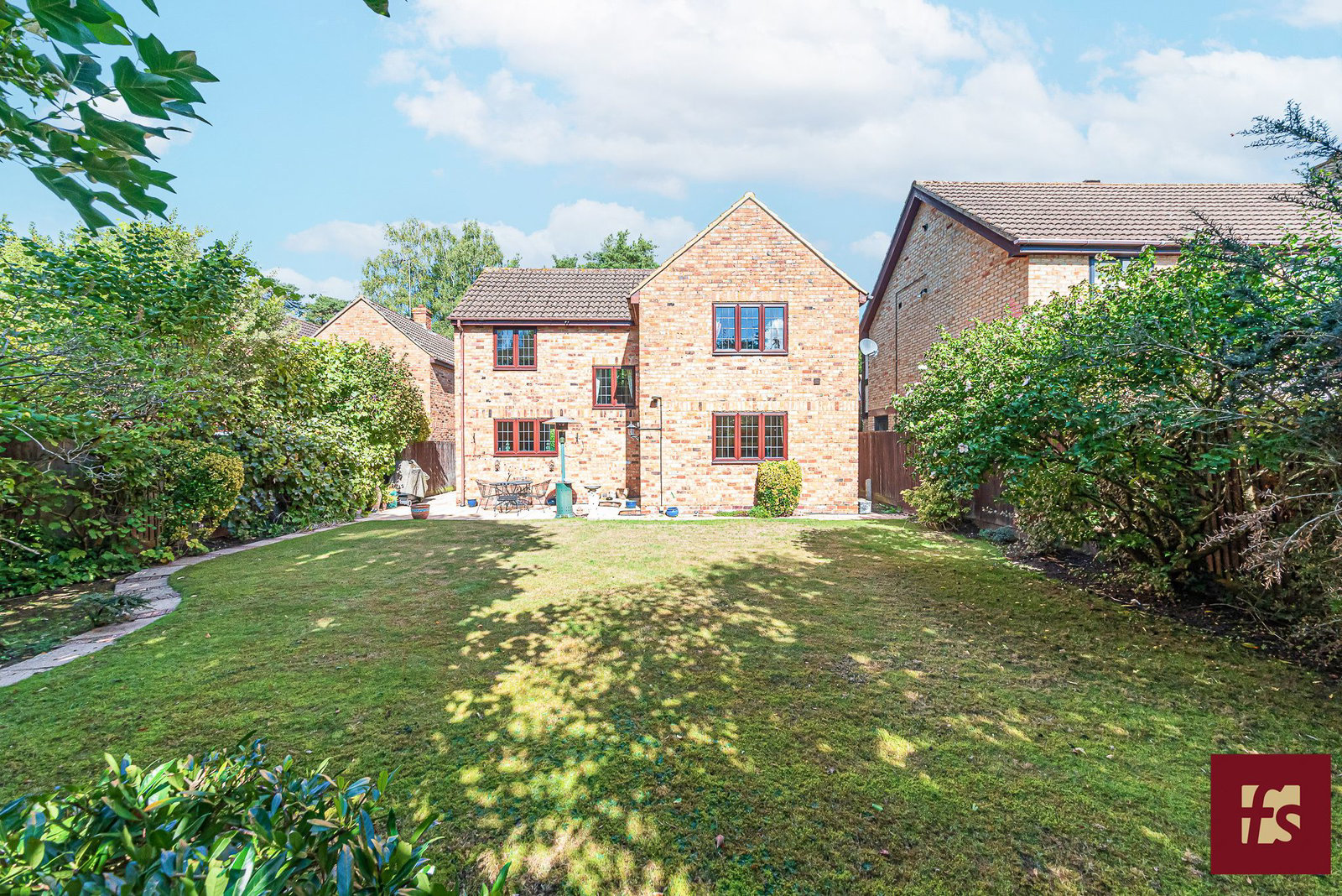 Holmbury Avenue, Crowthorne, RG45 6TQ, photo 2