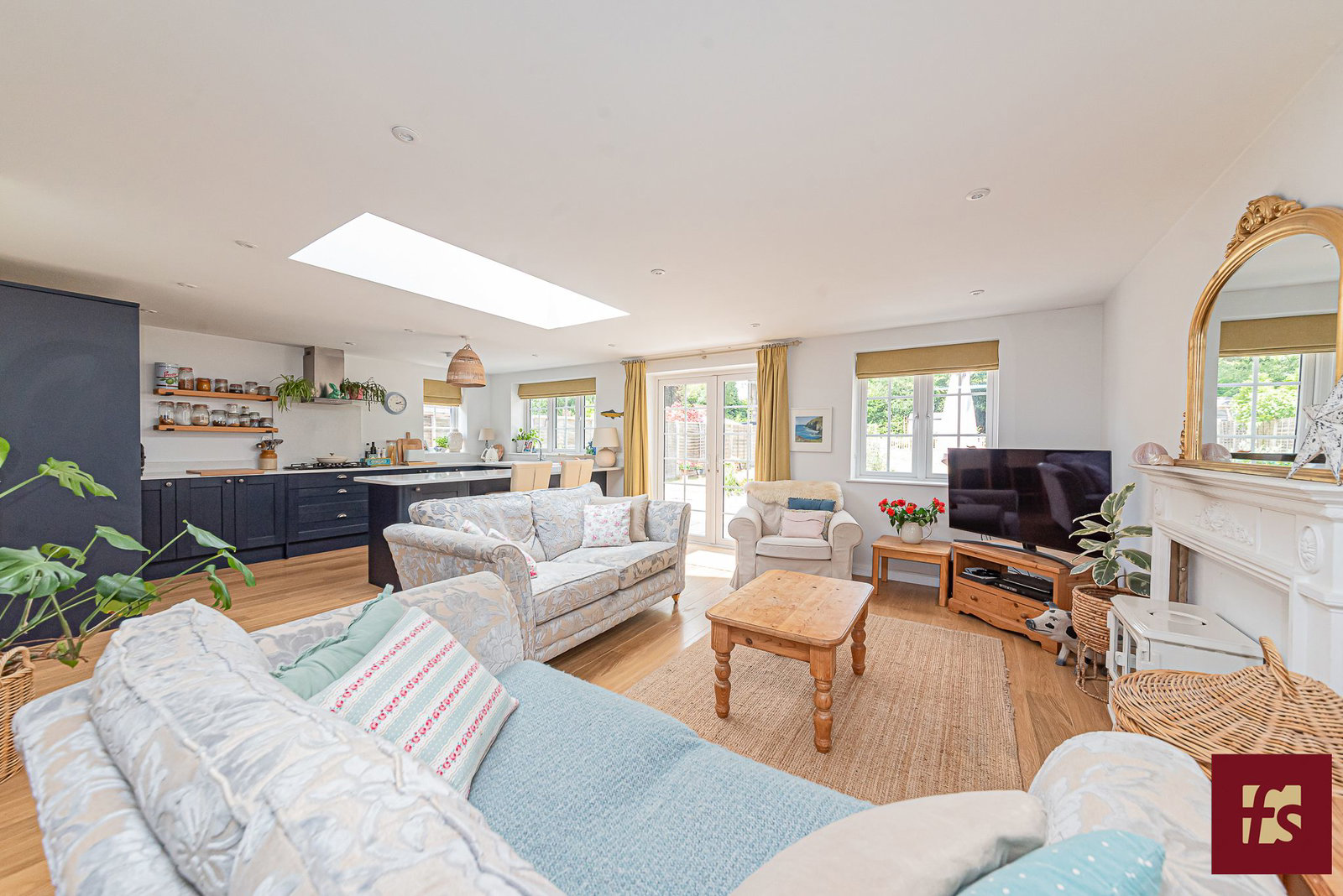 Pinehill Road, Crowthorne, Berkshire, RG45 7JP, photo 3
