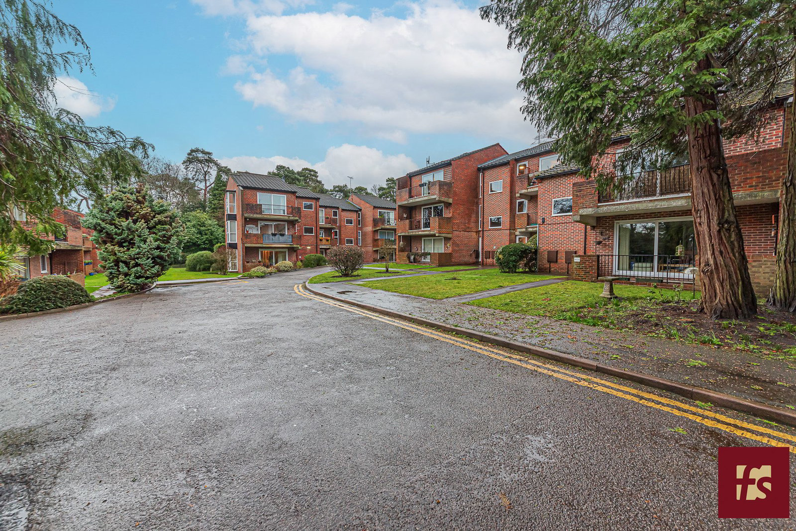 Dukes Ride, Crowthorne, RG45 6SJ, photo 12