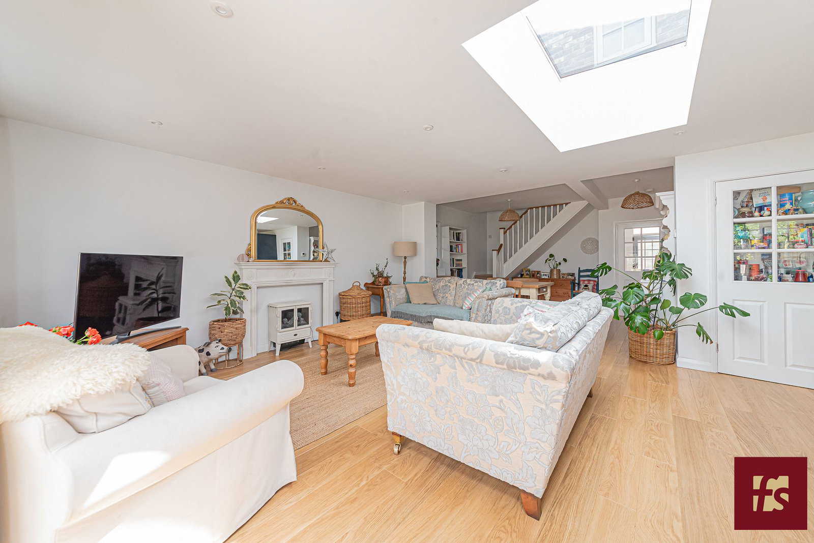 Pinehill Road, Crowthorne, Berkshire, RG45 7JP, photo 11