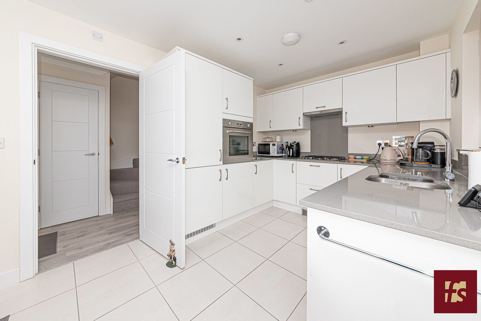 Dashers Close, Crowthorne, Berkshire RG45 6GX, photo 4