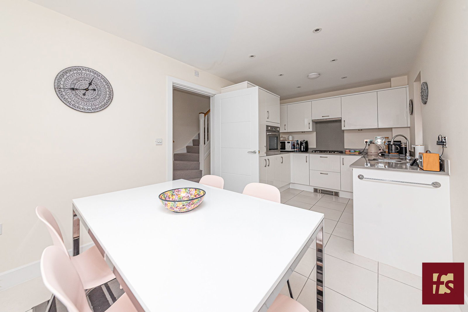 Dashers Close, Crowthorne, Berkshire RG45 6GX, photo 3