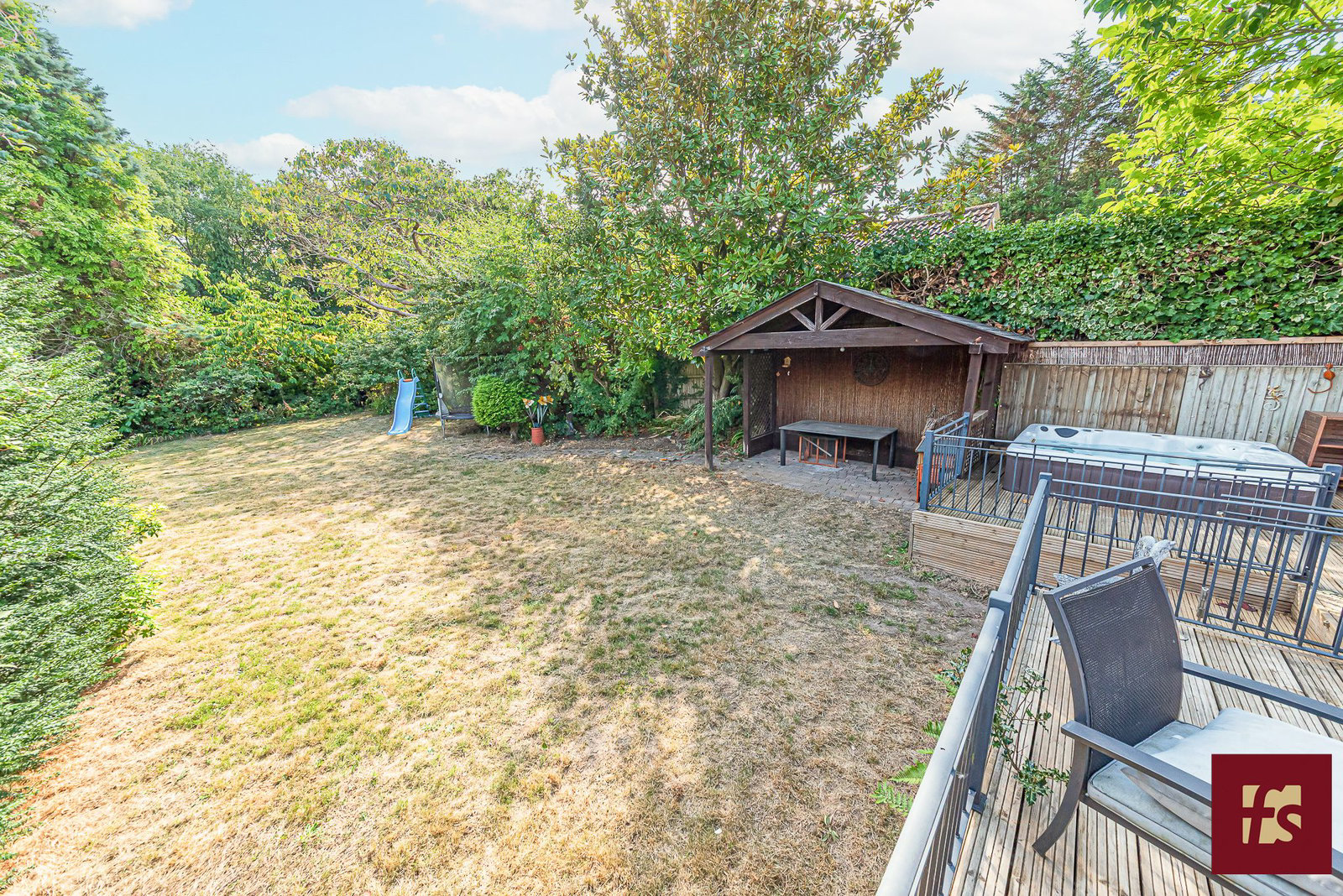 Pinehill Road, Crowthorne, Berkshire, RG45 7JR, photo 19