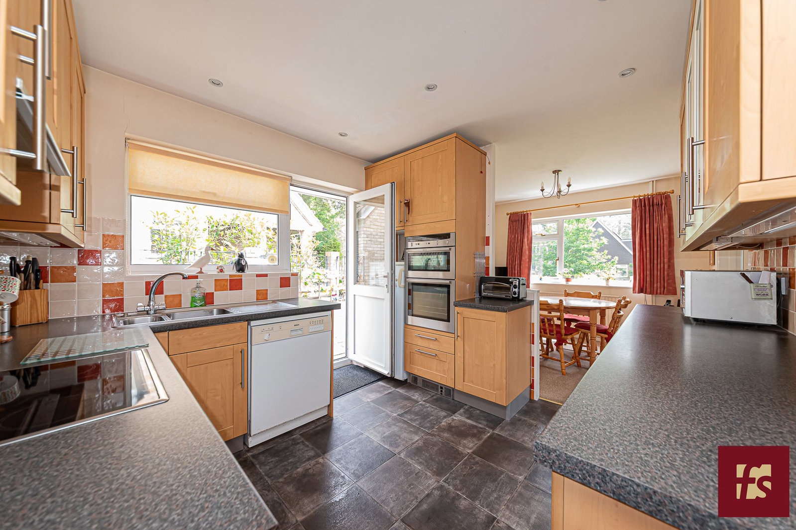 Linkway, Crowthorne, Berkshire, RG45 6ES, photo 17