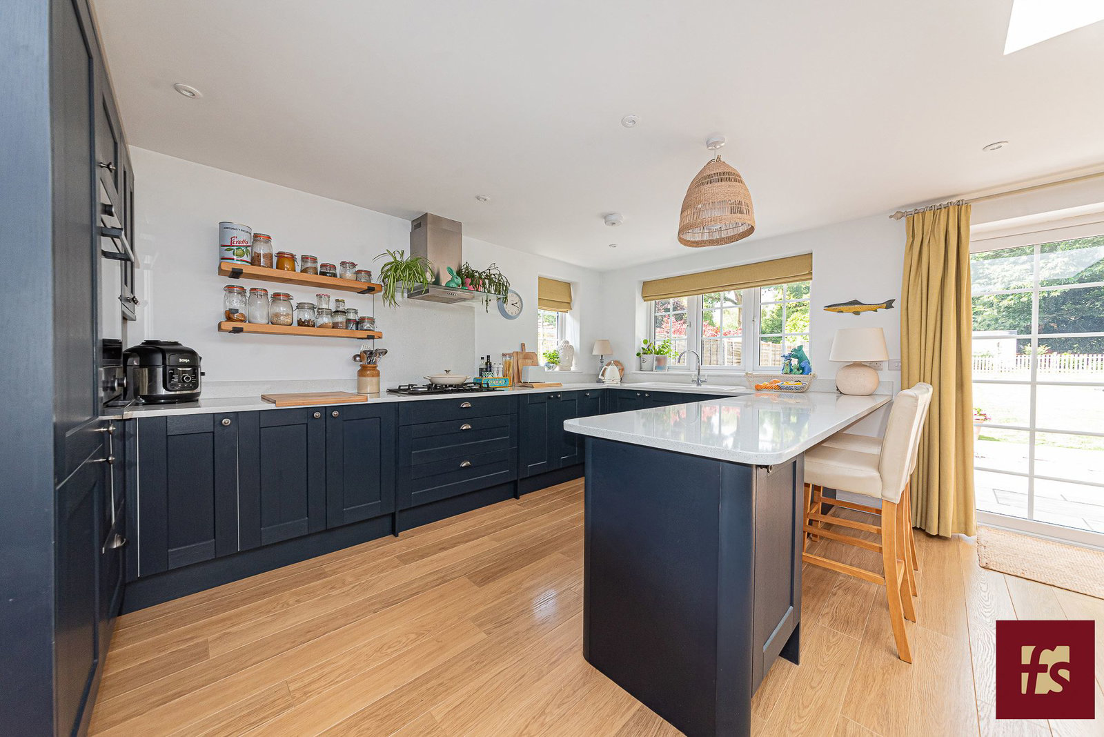 Pinehill Road, Crowthorne, Berkshire, RG45 7JP, photo 4
