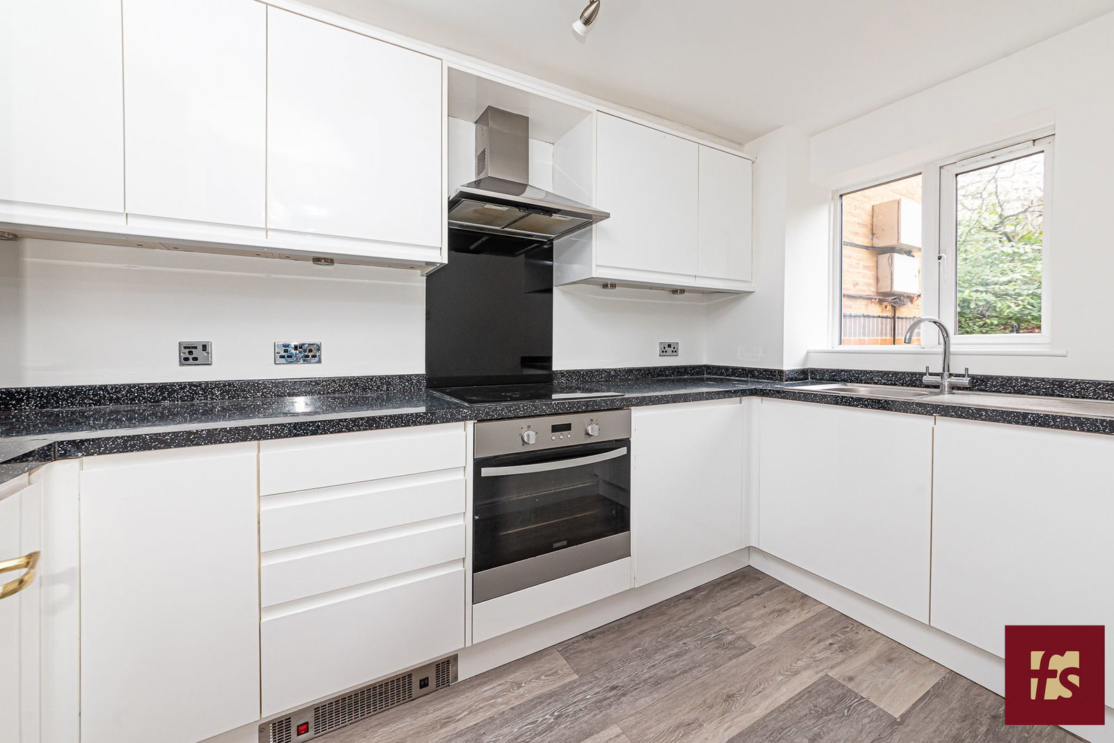 Masefield Gardens, Crowthorne, Berkshire RG45 7QS, photo 4