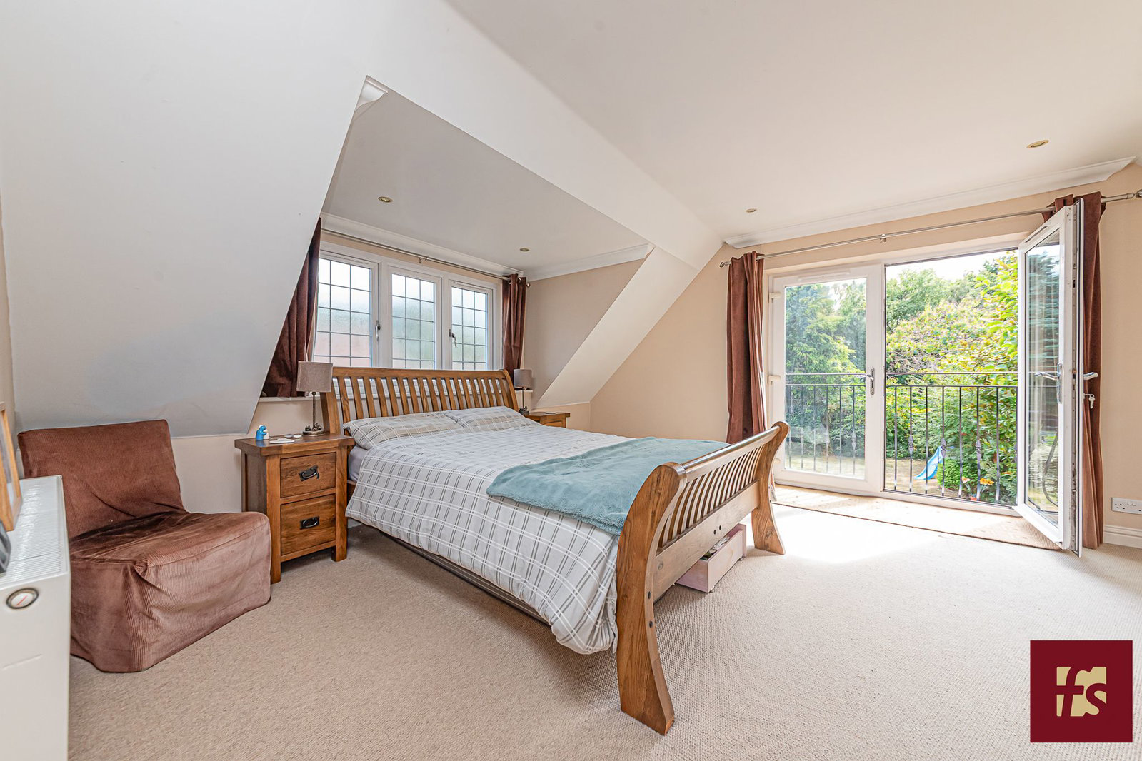 Pinehill Road, Crowthorne, Berkshire, RG45 7JR, photo 14